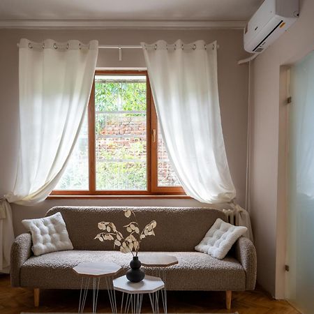 Beautiful Two-Bedroom Apartment In City Center Sofia Bagian luar foto